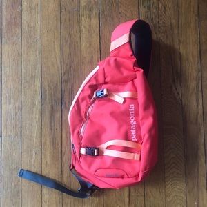 Patagonia crossbody Atom 8L backpack